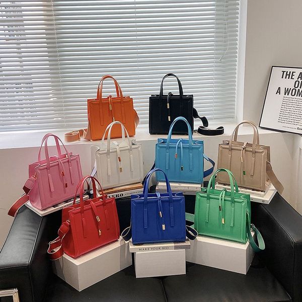 2023 new fashion tote bags women fashion shoulder shopping designer handbags large capacity pu leather handbag high quality
2023 new fashion tote bags women fashion shoulder shopping designer handbags large capacity pu leather handbag high quality