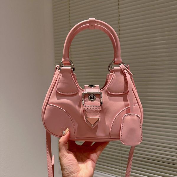 bags totes handbag designer bag comen classic imitation brand stitching nylon letter solid shoulder bag versatile commuter party dinner wall
bags totes handbag designer bag comen classic imitation brand stitching nylon letter solid shoulder bag versatile commuter party dinner wall