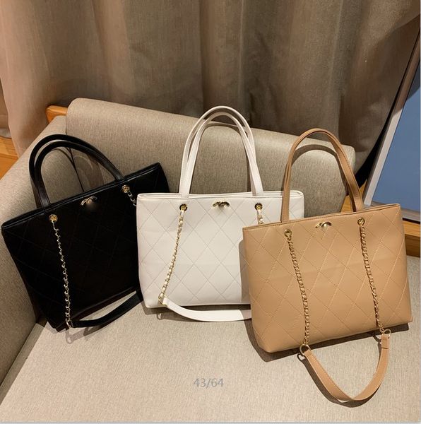 chanei luxurys designers bags fashion tote bag handbags shoulderbags genuine leather simple metal logo womens purses and handbag large capac
chanei luxurys designers bags fashion tote bag handbags shoulderbags genuine leather simple metal logo womens purses and handbag large capac