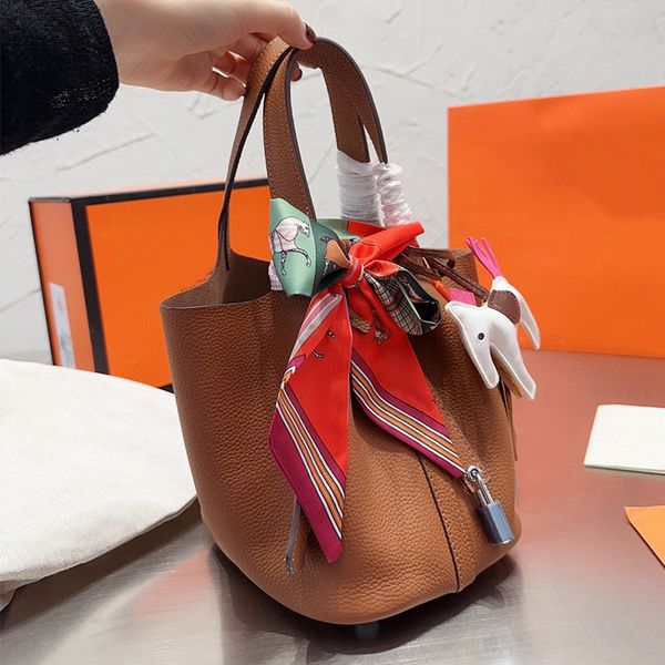 9a quality women h tote bag calfskin 20cm ladies designer luxury fashion genuine leather shoulder crossbody handbag silver hardware lock bea
9a quality women h tote bag calfskin 20cm ladies designer luxury fashion genuine leather shoulder crossbody handbag silver hardware lock bea
