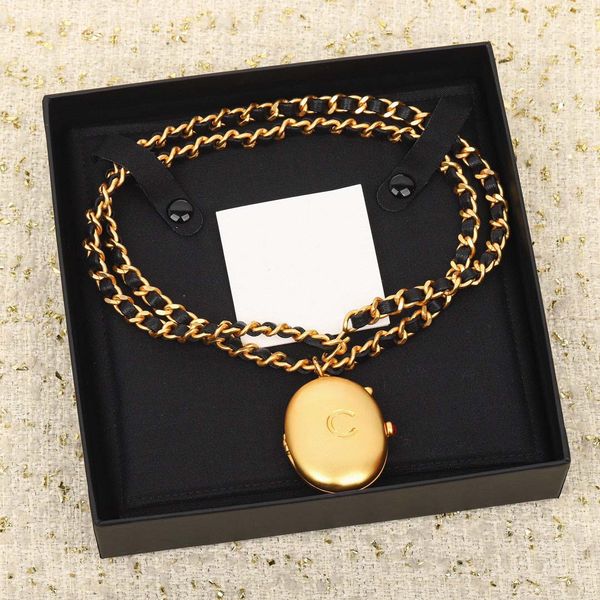 2023 luxury quality charm long chain pendant necklace oval shape open and closed design with black genuine leather have box stamp ps7543a, Silver
2023 luxury quality charm long chain pendant necklace oval shape open and closed design with black genuine leather have box stamp ps7543a, Silver
