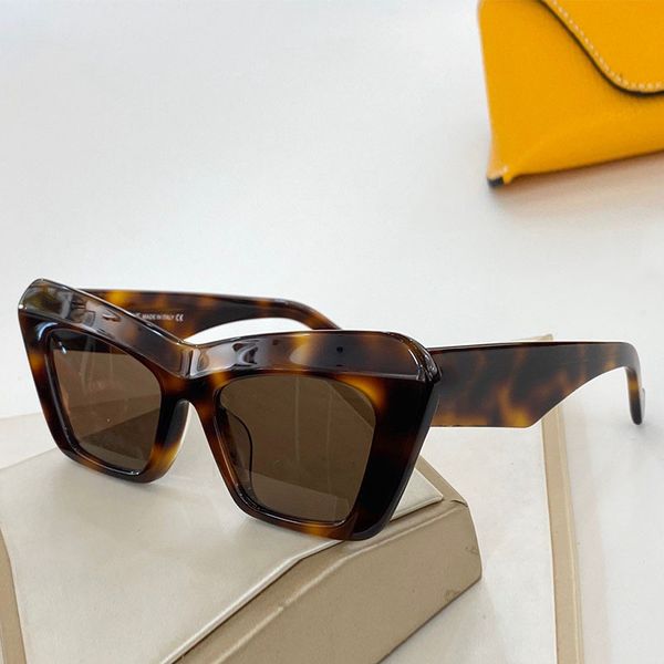 luxury designer small frame sunglasses for womenfashion classic cat eye sun glasses goggle outdoor beach eyeglasses man tourist party option, White;black
luxury designer small frame sunglasses for womenfashion classic cat eye sun glasses goggle outdoor beach eyeglasses man tourist party option, White;black