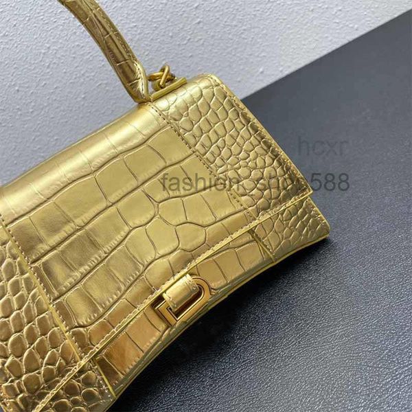 new fashion large crocodile pattern handbag real cowhide luxury designer bags unique tote bag rounded and smooth arched arcs messenger bag m
new fashion large crocodile pattern handbag real cowhide luxury designer bags unique tote bag rounded and smooth arched arcs messenger bag m