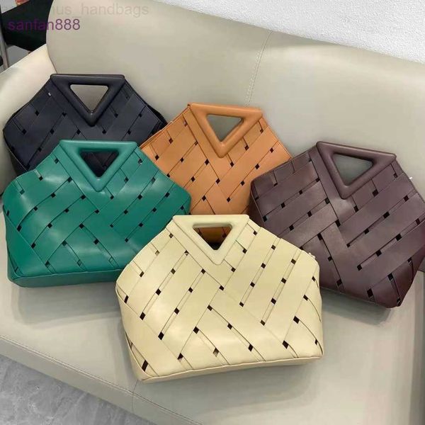 bottegas bag vene jodie 2022 autumn new leather woven cloud bag inverted triangle holding one shoulder messenger fashion women's
bottegas bag vene jodie 2022 autumn new leather woven cloud bag inverted triangle holding one shoulder messenger fashion women's