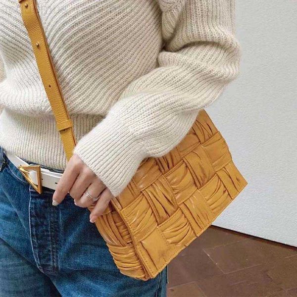 cowhide bag venetas 2023 fashion designer bags bottegas cassettes pillow women's winter casual pleated one shoulder crossbody small
cowhide bag venetas 2023 fashion designer bags bottegas cassettes pillow women's winter casual pleated one shoulder crossbody small