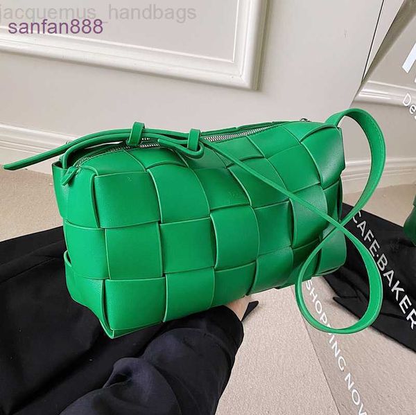 bottegas bag vene jodie this year's popular small bag female summer 2022 a new type of woven messenger chain one shoulder pillow
bottegas bag vene jodie this year's popular small bag female summer 2022 a new type of woven messenger chain one shoulder pillow