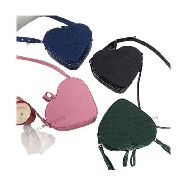vivi mirror quality designer alligator crossbody bags luxury shoulder tote fashion heart mini wallets women classic female purses 230203
vivi mirror quality designer alligator crossbody bags luxury shoulder tote fashion heart mini wallets women classic female purses 230203