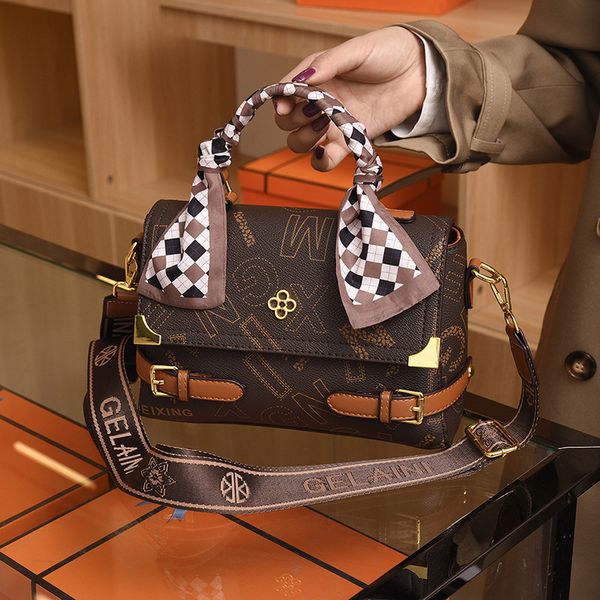 luxurys designers bags women handbag crossbody shoulder lady wallet versatile metal letter handbags borsa
luxurys designers bags women handbag crossbody shoulder lady wallet versatile metal letter handbags borsa