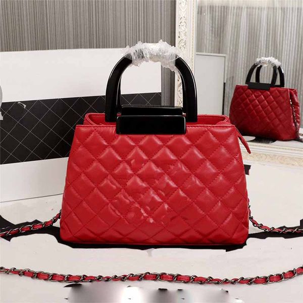 handbag luxury designer ladies tote bag trellis cowhide material chain shoulder strap crossbody bag hardware logo fashion large capacity wom 
handbag luxury designer ladies tote bag trellis cowhide material chain shoulder strap crossbody bag hardware logo fashion large capacity wom