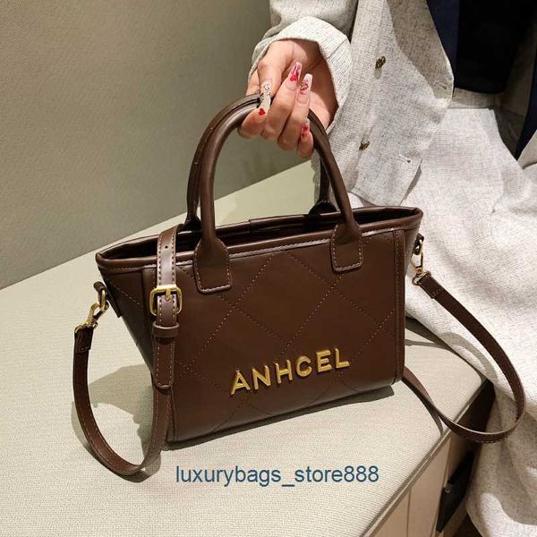 factory handbags are exported online advanced bag autumn and winter 2023 new women's fashion shoulder popular tote
factory handbags are exported online advanced bag autumn and winter 2023 new women's fashion shoulder popular tote