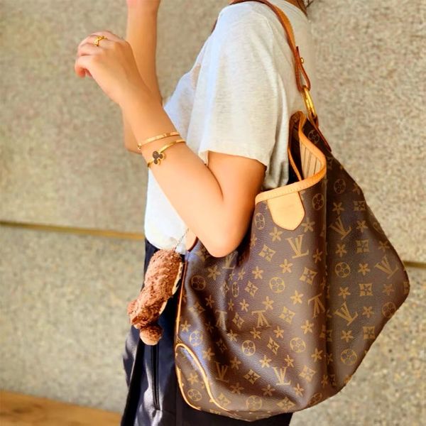 vintage shoulder tote bag handbag large capacity package shopping bags canvas leather classic letter interior pocket handbags louise vutton
vintage shoulder tote bag handbag large capacity package shopping bags canvas leather classic letter interior pocket handbags louise vutton