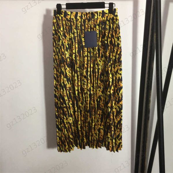 womens pleated skirts gold chain print elastic waist brand skirt lightweight breathable fabric designer summer skirt fashion womens clothing, Black
womens pleated skirts gold chain print elastic waist brand skirt lightweight breathable fabric designer summer skirt fashion womens clothing, Black