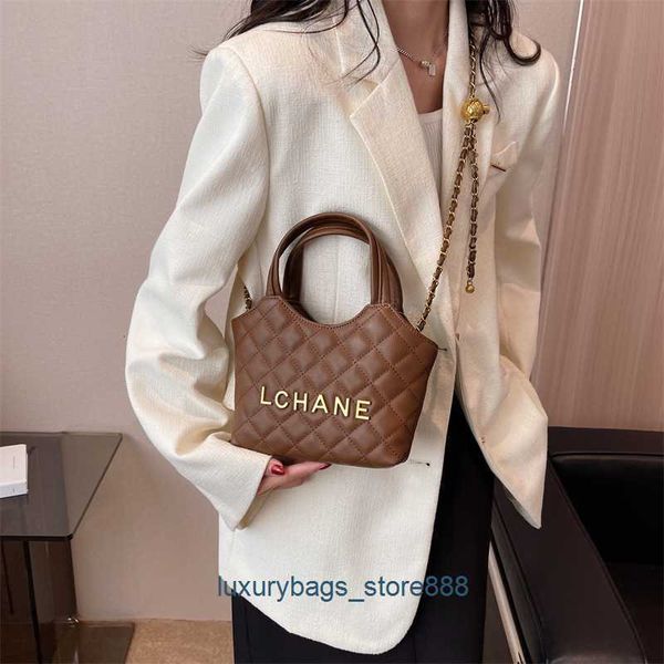 factory handbags are exported online this year's popular letter embroidered rhombus carry-on bag for women in autumn and winter 2023 ne
factory handbags are exported online this year's popular letter embroidered rhombus carry-on bag for women in autumn and winter 2023 ne