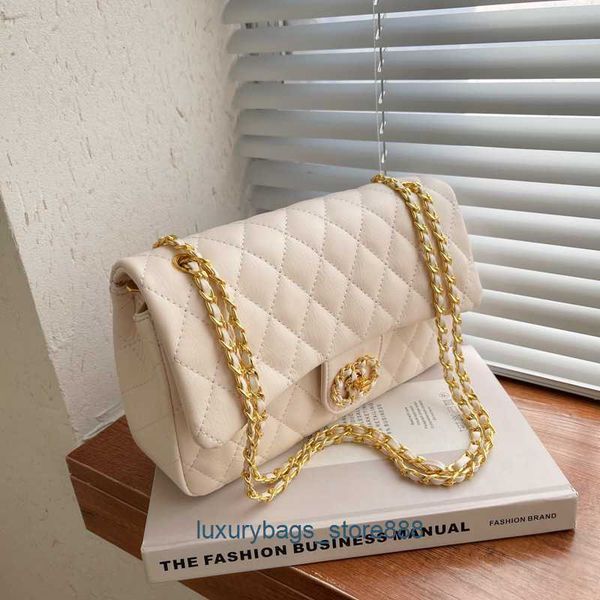 95% off factory direct handbag women's bag fashion large capacity soft rhombus chain underarm texture shoulder msenger
95% off factory direct handbag women's bag fashion large capacity soft rhombus chain underarm texture shoulder msenger