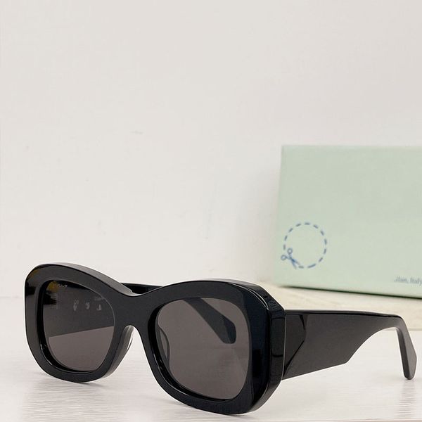designer men and women locs sunglasses fashionable oeri040 quality design style protective glasses with box 040, White;black
designer men and women locs sunglasses fashionable oeri040 quality design style protective glasses with box 040, White;black