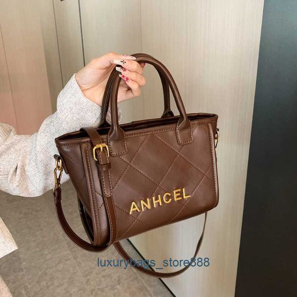 factory handbags are exported online textured rhombus embroidered letter small square bag 2023 autumn and winter portable women's diago
factory handbags are exported online textured rhombus embroidered letter small square bag 2023 autumn and winter portable women's diago