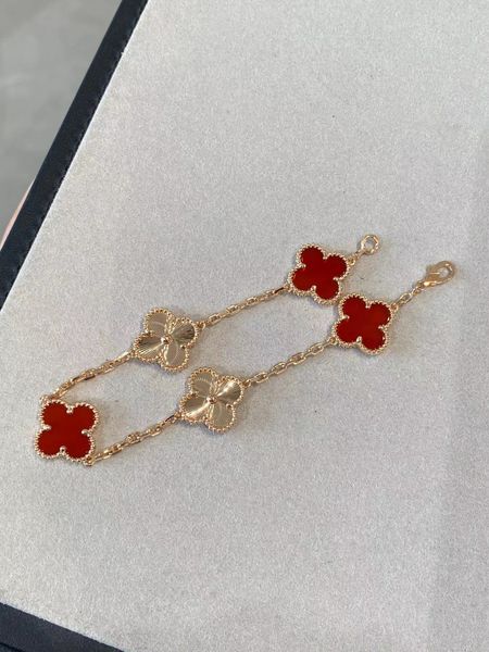 2023 clover bracelet designer four leaf clover bracelet branded rose gold stud earrings ring necklace jewellery, Golden;silver
2023 clover bracelet designer four leaf clover bracelet branded rose gold stud earrings ring necklace jewellery, Golden;silver
