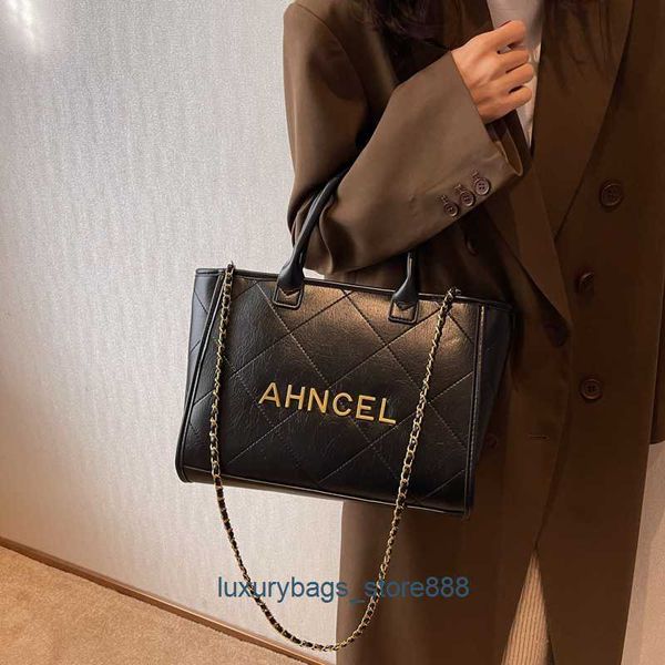 factory handbags are exported online advanced texture small bag women's 2023 new popular one-shoulder msenger portable bucket tide
factory handbags are exported online advanced texture small bag women's 2023 new popular one-shoulder msenger portable bucket tide