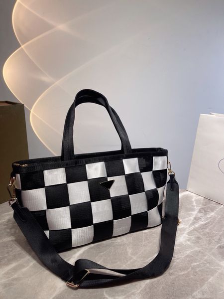 yy designer bag classic new woven vegetable basket large capacity tote long shoulder strap vintage tote highs quality luxury elegant large c
yy designer bag classic new woven vegetable basket large capacity tote long shoulder strap vintage tote highs quality luxury elegant large c