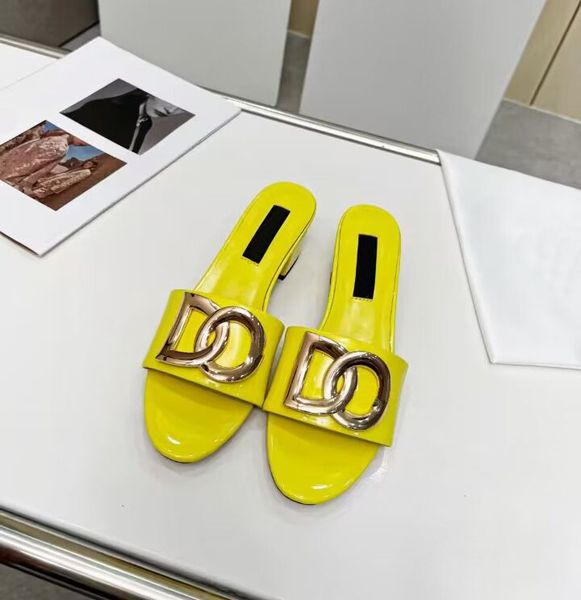 low-heeled women's designer slippers fashion metal buckle mirror leather sandals luxury show party light high-heeled shoes 4.5cm box si, Black
low-heeled women's designer slippers fashion metal buckle mirror leather sandals luxury show party light high-heeled shoes 4.5cm box si, Black