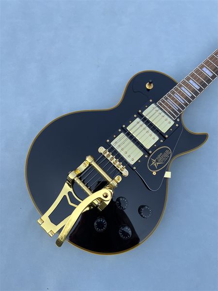 3 pickups custom shop electric guitar,solid mahogany body with black colour and yellow binding,golden hardware
3 pickups custom shop electric guitar,solid mahogany body with black colour and yellow binding,golden hardware