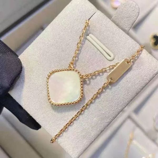 fashion designer necklace classic elegant clover gold necklaces gift for woman jewelry pendant highly quality 18 color mens lady silver neck
fashion designer necklace classic elegant clover gold necklaces gift for woman jewelry pendant highly quality 18 color mens lady silver neck