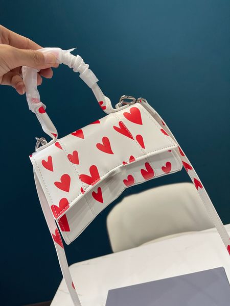 love hourglass bag original inner shopping bag messenger handbag 5a high-end women bag
love hourglass bag original inner shopping bag messenger handbag 5a high-end women bag
