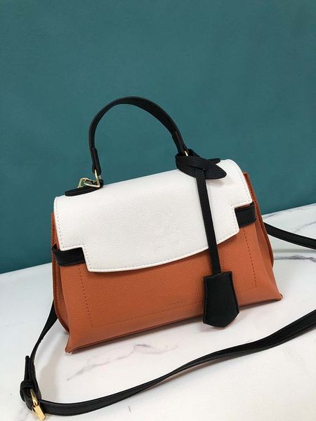2022 luxury women's one-shoulder handbag pu leather quality casual fashion classic bag messenger # 8207
2022 luxury women's one-shoulder handbag pu leather quality casual fashion classic bag messenger # 8207