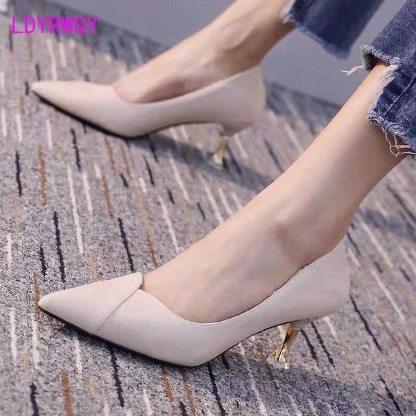 dress shoes 2022 new spring and autumn pointy soft leather kitten heel professional single shoes for women g230203, Black
dress shoes 2022 new spring and autumn pointy soft leather kitten heel professional single shoes for women g230203, Black