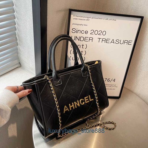 factory handbags are exported online high sense big bag new fashion women's small and large shoulder capacity cross body portable tote
factory handbags are exported online high sense big bag new fashion women's small and large shoulder capacity cross body portable tote