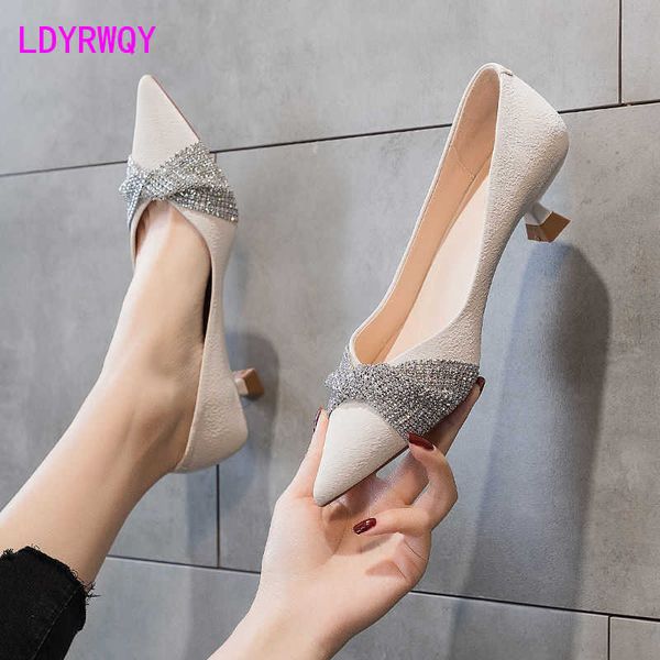 dress shoes 3cm low heels for women with thin heels 2022 new fashion rhinestone heels for women with pointy pumps g230203, Black
dress shoes 3cm low heels for women with thin heels 2022 new fashion rhinestone heels for women with pointy pumps g230203, Black