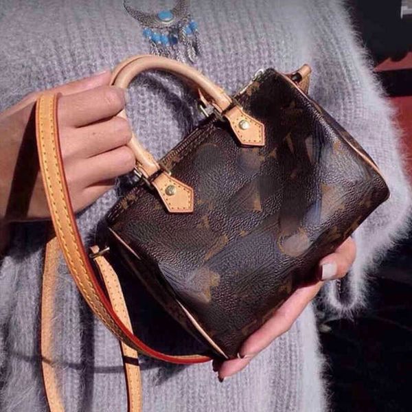 new pillow bag 2023 versatile classic one shoulder messenger bag leisure women's travel luggage bag
new pillow bag 2023 versatile classic one shoulder messenger bag leisure women's travel luggage bag