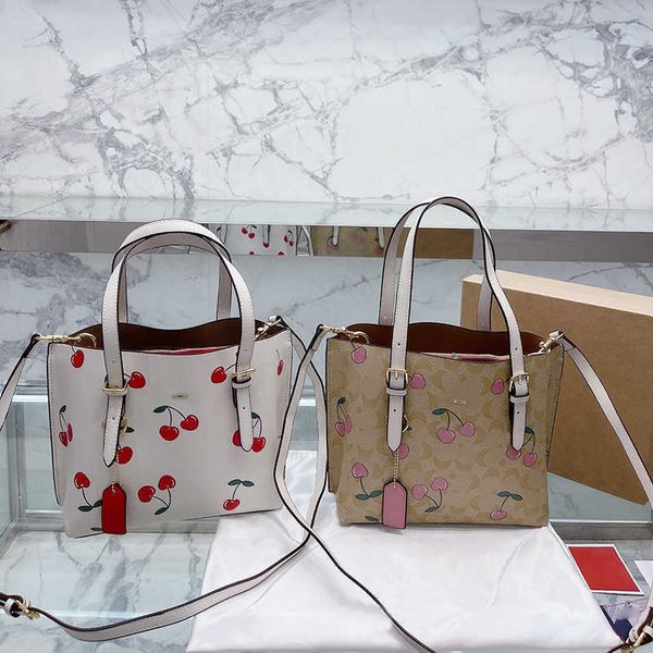 new cherry print tote bag totes leather designer bag women luxurys shopping bags fashion messenger crossbody bags lady shoulder bag wallet c
new cherry print tote bag totes leather designer bag women luxurys shopping bags fashion messenger crossbody bags lady shoulder bag wallet c