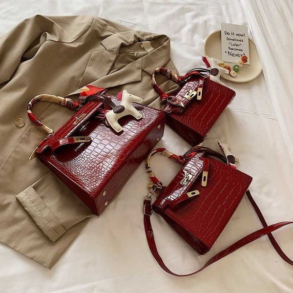 store clearance promotion handbag online export bag bride's red msenger women's new fashion shoulder
store clearance promotion handbag online export bag bride's red msenger women's new fashion shoulder