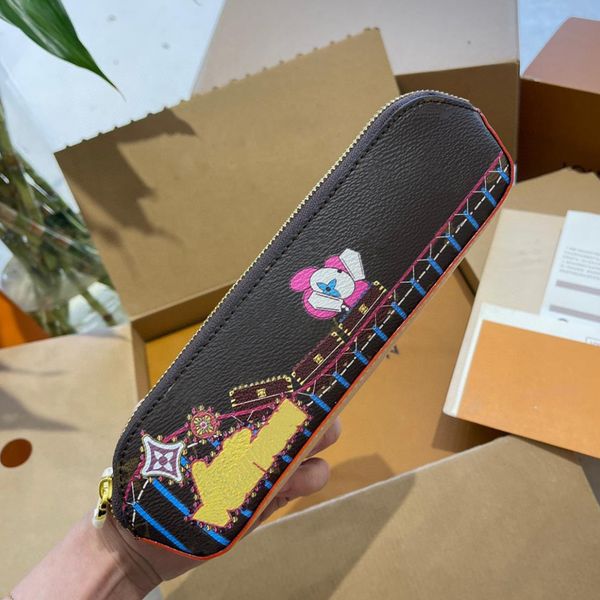 luxury designer sunflower doll doodle wallet stylish colorful letter leopard women portable storage wallets card holder clutch bag pencil ca
luxury designer sunflower doll doodle wallet stylish colorful letter leopard women portable storage wallets card holder clutch bag pencil ca