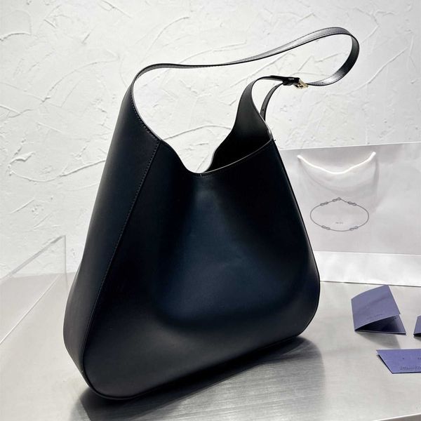 new bag solid shoulder bag diagonal straddle bag large capacity tote bag female fashion
new bag solid shoulder bag diagonal straddle bag large capacity tote bag female fashion