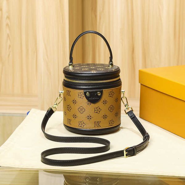 store clearance promotion handbag online export bucket bag women's 2023 summer new fashion niche dign advanced sense portable msenger t
store clearance promotion handbag online export bucket bag women's 2023 summer new fashion niche dign advanced sense portable msenger t