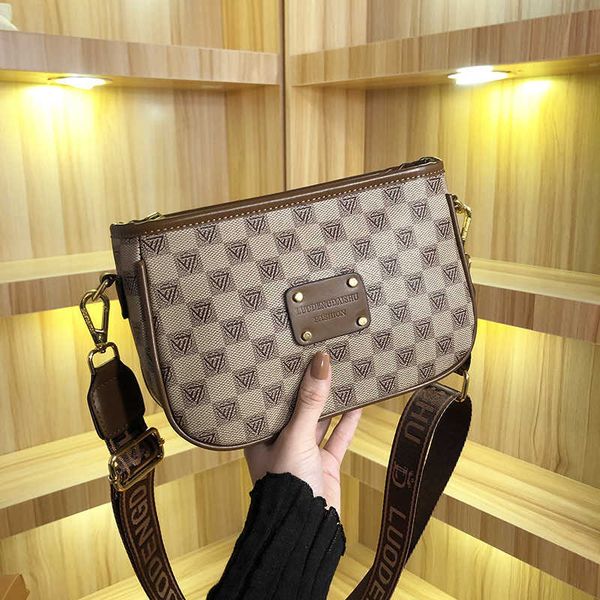 women's bag new versatile print underarm bag net red temperament premium one shoulder crossbody bag small square bag
women's bag new versatile print underarm bag net red temperament premium one shoulder crossbody bag small square bag