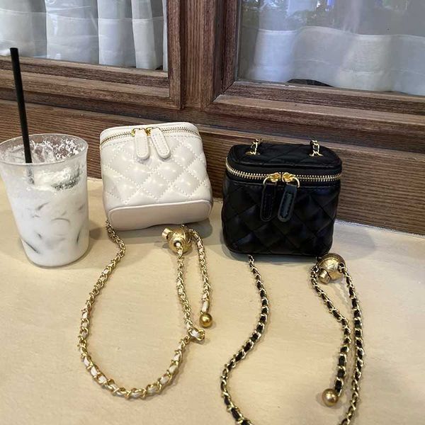 store clearance promotion handbag online export small dign rhombus chain transfer bead square bag 2023 new mini box versatile single shoulde
store clearance promotion handbag online export small dign rhombus chain transfer bead square bag 2023 new mini box versatile single shoulde