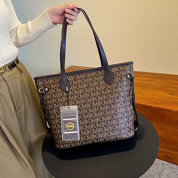 bag autumn and winter new women's bag fashion tote bag versatile casual bag large capacity one shoulder handbag
bag autumn and winter new women's bag fashion tote bag versatile casual bag large capacity one shoulder handbag