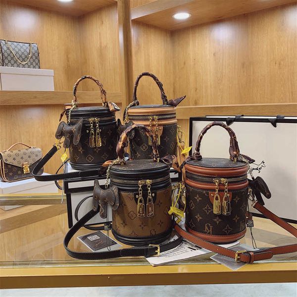 store clearance promotion handbag online export silk scarf old flower bag winter style texture niche bucket popular fashion pendant msenger
store clearance promotion handbag online export silk scarf old flower bag winter style texture niche bucket popular fashion pendant msenger