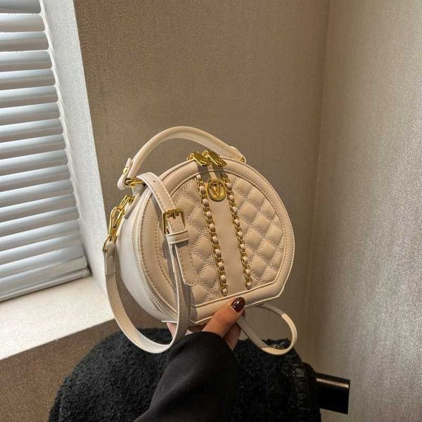 spring 2023 new small bag women's fashion rhombus embroidery chain messenger bag texture portable small round bag
spring 2023 new small bag women's fashion rhombus embroidery chain messenger bag texture portable small round bag