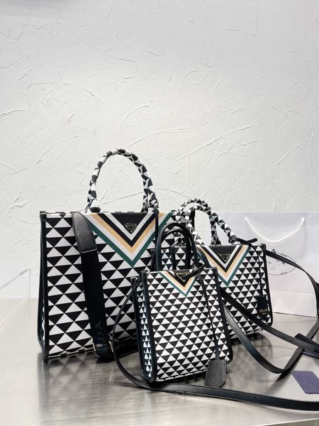 large capacity women's bag v-neck shaped high-end plaid tote bag canvas splicing pu leather large medium and small handbag
large capacity women's bag v-neck shaped high-end plaid tote bag canvas splicing pu leather large medium and small handbag