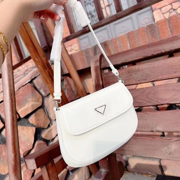 luxury women's handbag canvas solid color shoulder bag inner compartment classic fashion messenger bag with box, Red;black
luxury women's handbag canvas solid color shoulder bag inner compartment classic fashion messenger bag with box, Red;black