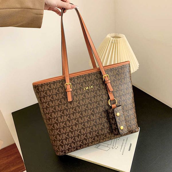 women's bag autumn and winter new selling women's bag large capacity single shoulder tote bag casual portable bag trend
women's bag autumn and winter new selling women's bag large capacity single shoulder tote bag casual portable bag trend