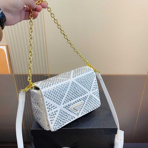 new bag designer bling buling dinner bag women glitter diamond evening bags handbag lady shiny rhinestone party shoulder bag 230204
new bag designer bling buling dinner bag women glitter diamond evening bags handbag lady shiny rhinestone party shoulder bag 230204