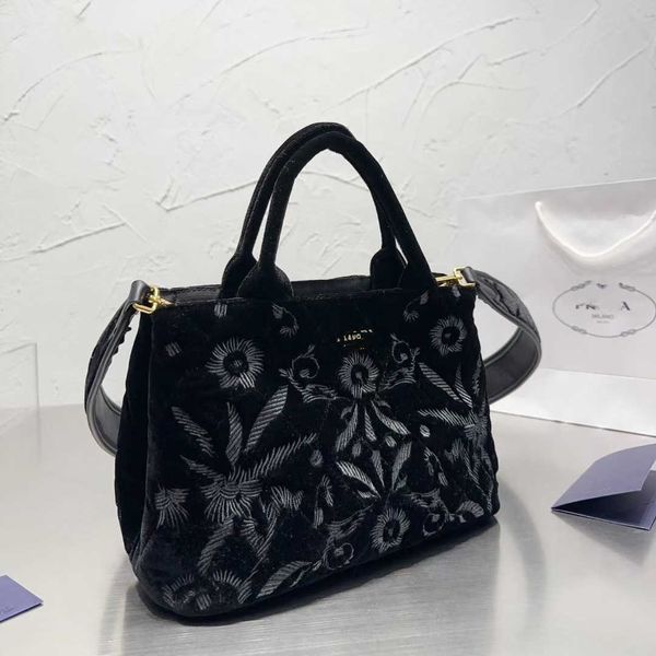 velvet black flower large capacity bag autumn and winter new women's bag fashion commuting shoulder bag leisure tote bag
velvet black flower large capacity bag autumn and winter new women's bag fashion commuting shoulder bag leisure tote bag