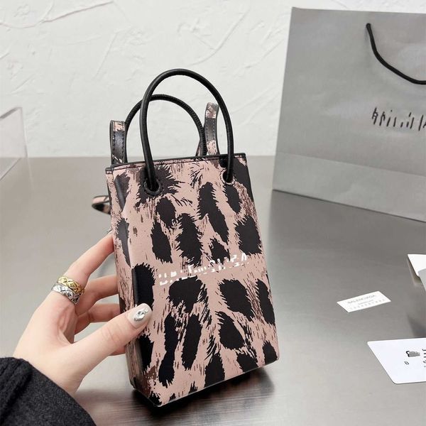 new one shoulder crossbody bag autumn portable versatile fashion mini women's bag crossbody mobile bag women
new one shoulder crossbody bag autumn portable versatile fashion mini women's bag crossbody mobile bag women