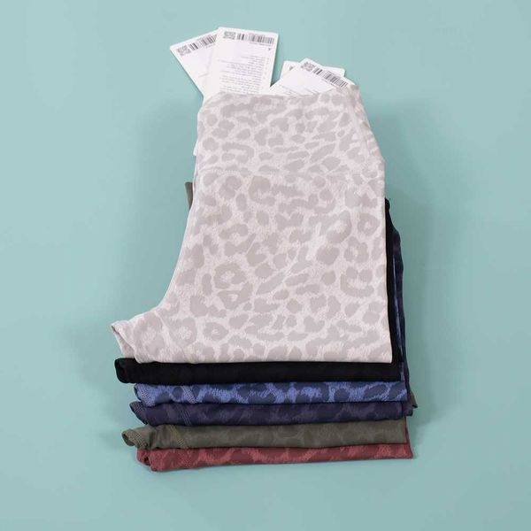 designerlu women seamless high waisted tummy control fitness running training gym tight seamless high stretch leopard print yoga pants 2023, Black;white
designerlu women seamless high waisted tummy control fitness running training gym tight seamless high stretch leopard print yoga pants 2023, Black;white