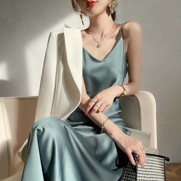 womens silk satin slip dress french style spring and autumn mid length a line, Black;gray
womens silk satin slip dress french style spring and autumn mid length a line, Black;gray